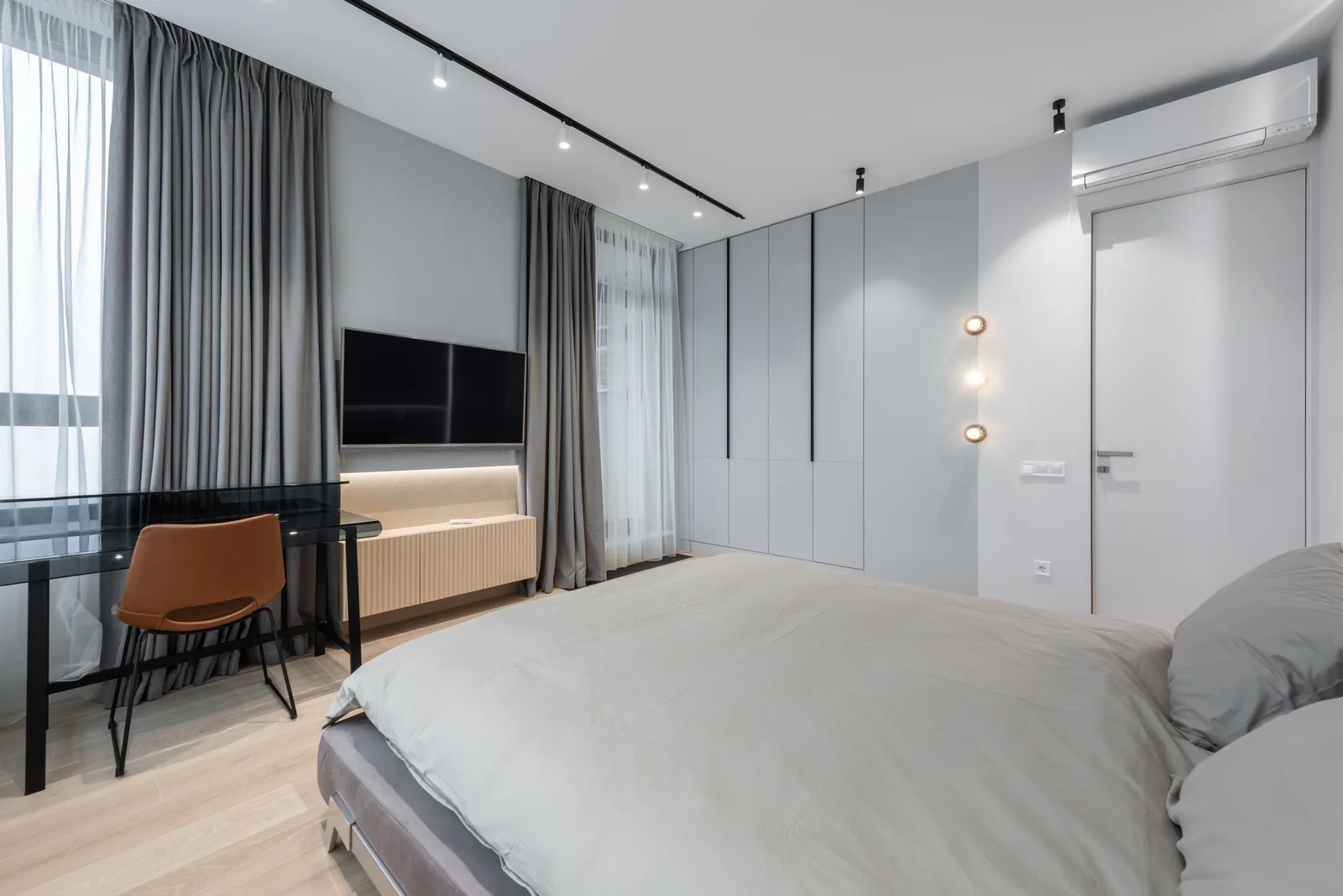 Bedroom on the courtyard side