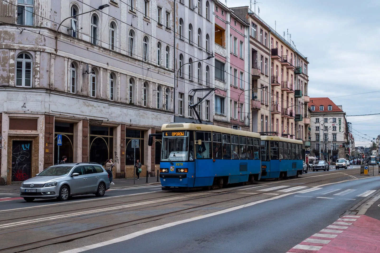 Neighbourhood, The city, at walking pace